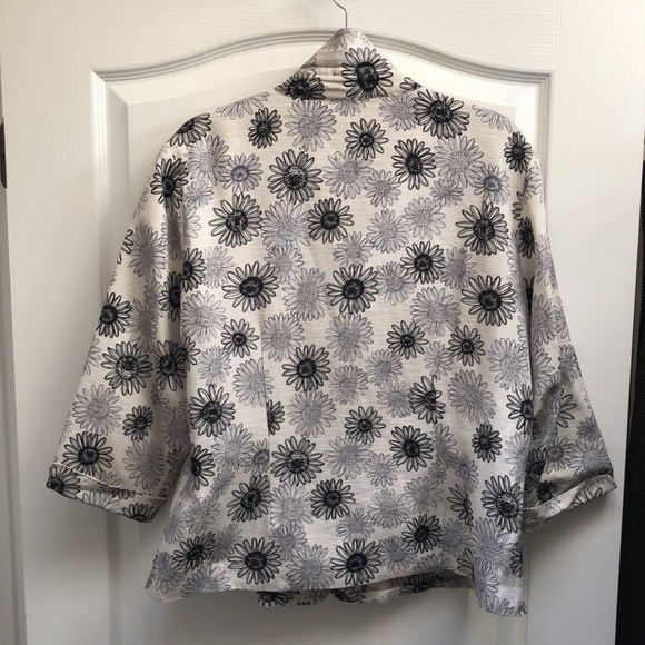 Classy Silk Jacket - Picture 4 of 7